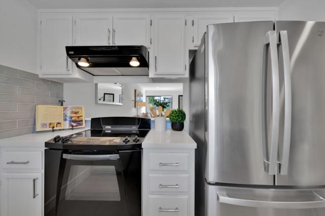 3226 Shadow Springs Place, San Jose CA: https://media.crmls.org/mediaz/2cf406ad-7496-4871-9259-e0a0dae13a6c.jpg