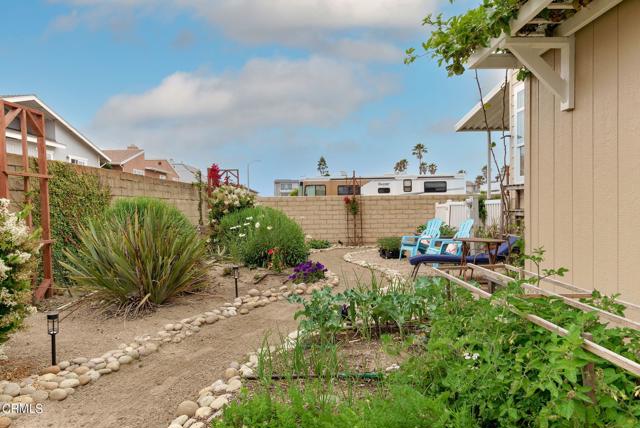 5540 W 5th Street, Oxnard CA: https://media.crmls.org/mediaz/2cf4a3b8-23f8-45a7-adf4-cb8296d58526.jpg