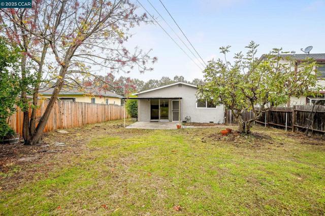 328 Norman Ave, Concord CA: https://media.crmls.org/mediaz/2cf4b2fa-c7b5-4711-8c4e-3eacf9a9fc81.jpg