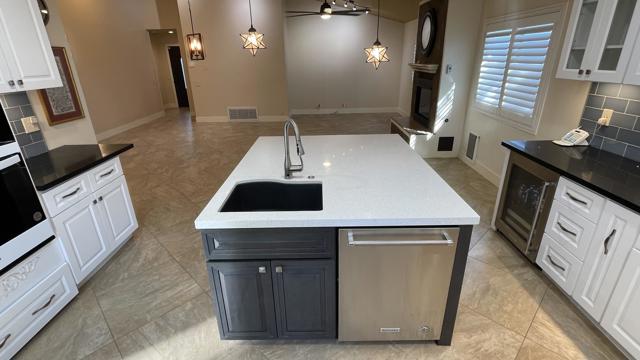 54925 Avenida Alvarado, La Quinta CA: https://media.crmls.org/mediaz/2cf4b991-1045-4307-9034-b8879926459f.jpg