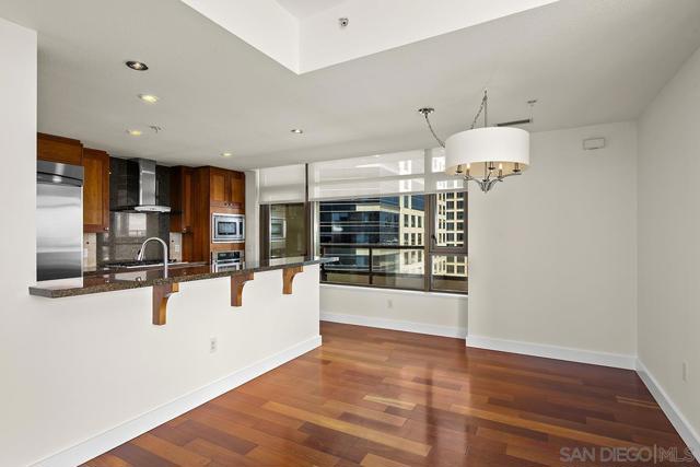 700 W E Street, San Diego CA: https://media.crmls.org/mediaz/2cf4ca1c-dd66-48aa-af67-f90bad304c0f.jpg
