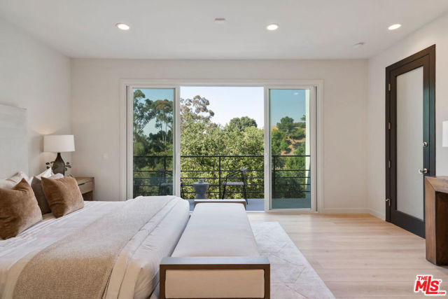 7209 Sunnydip Trail, Los Angeles CA: https://media.crmls.org/mediaz/2cf538f2-64f0-4784-ac2b-029934cf8ba2.jpg