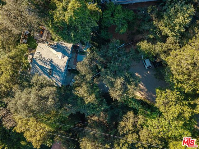 21936 Canon Drive, Topanga CA: https://media.crmls.org/mediaz/2cf5bd6b-495d-4dae-97bb-dcb63d072aa4.jpg