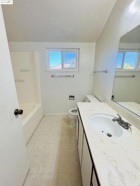 27 Barkley Court, Vallejo CA: https://media.crmls.org/mediaz/2cf60486-f171-4916-9ce8-8d25ec2c38bd.jpg