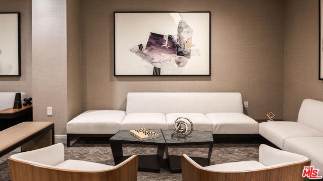 728 N Sweetzer Avenue, West Hollywood CA: https://media.crmls.org/mediaz/2cf75617-1916-4051-8b6a-00ee99071313.jpg