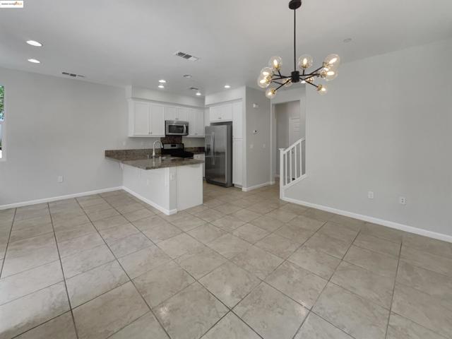789 King Palm Ln, Brentwood CA: https://media.crmls.org/mediaz/2cf7a0d0-a74b-4fc8-9688-94ed17bfa080.jpg
