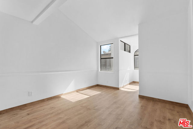 6323 Reseda Boulevard, Tarzana CA: https://media.crmls.org/mediaz/2cf7bddb-1fe4-41ed-b60c-fd5f32a017f7.jpg