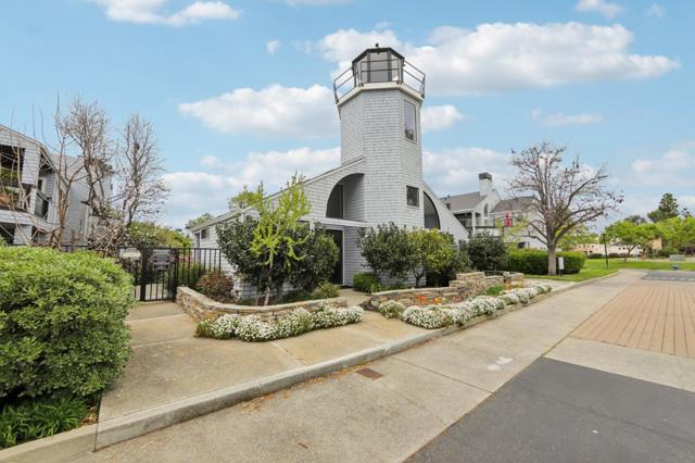 52 Cape Hatteras Court, Redwood City CA: https://media.crmls.org/mediaz/2cf8a24b-b2c0-4663-9637-77990311d8e2.jpg