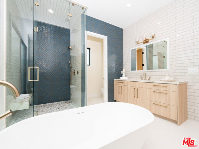 461 Chabela Drive, Manhattan Beach CA: https://media.crmls.org/mediaz/2cf8cd80-ef60-44ef-ab23-59d04e461082.jpg