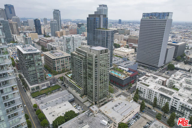 1155 S Grand Avenue, Los Angeles CA: https://media.crmls.org/mediaz/2cf8d659-415d-4e5f-8a93-fd01553a1eab.jpg