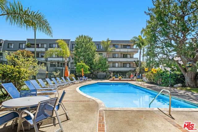 306 BORA BORA Way, Marina del Rey CA: https://media.crmls.org/mediaz/2cf8f18b-1401-44f0-91dc-2116f371dd64.jpg