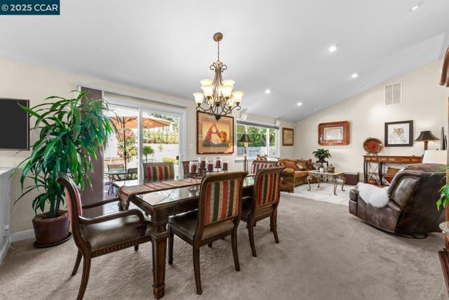 3121 Del Oceano Dr, Lafayette CA: https://media.crmls.org/mediaz/2cfa9a01-eca1-4d70-9a3e-22dcfe92557d.jpg