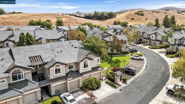 422 Sutton Cir, Danville CA: https://media.crmls.org/mediaz/2cfaa3a5-3056-4b09-a55f-c9f4c9a252b8.jpg