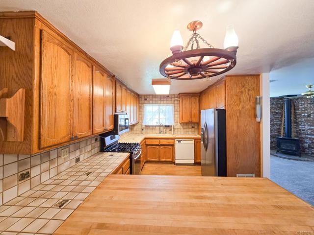1804 El Cajon Lane, Ramona CA: https://media.crmls.org/mediaz/2cfae68e-5c8b-4dd3-850f-f11eb9036768.jpg