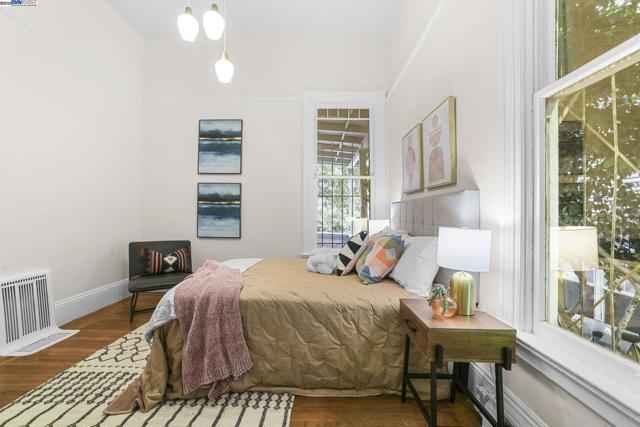 2349 Waverly St, Oakland CA: https://media.crmls.org/mediaz/2cfafd75-4b61-4573-a652-8377e735d5f3.jpg