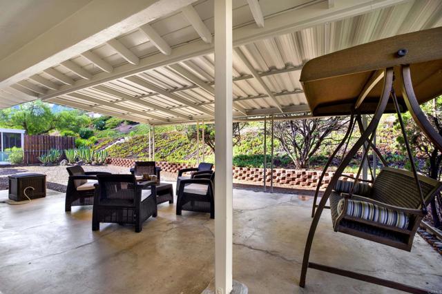 12093 Callado Dr, San Diego CA: https://media.crmls.org/mediaz/2cfb0052-e357-4800-9564-d3f8e4bde72c.jpg