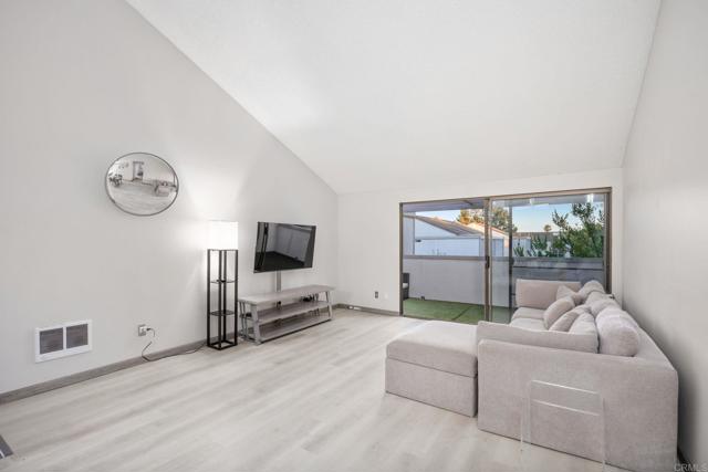 Detail Gallery Image 4 of 27 For 6214 Agee St #34,  San Diego,  CA 92122 - 2 Beds | 1/1 Baths