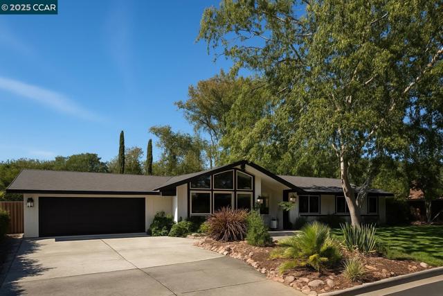 1838 Sunnyvale Ave, Walnut Creek CA: https://media.crmls.org/mediaz/2cfb1cb5-36ea-45cb-b6ba-46d9c59fb510.jpg