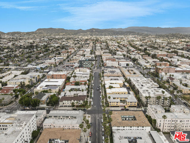 400 S Mariposa Avenue, Los Angeles CA: https://media.crmls.org/mediaz/2cfb9c64-8aa5-4fe6-a3d9-43b4e83011b4.jpg