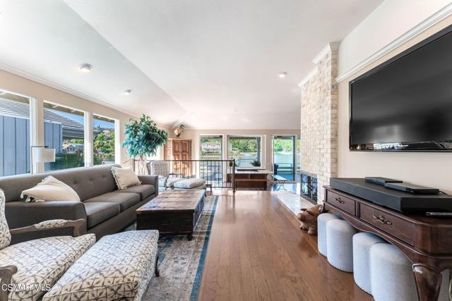 32146 Oakshore Drive, Westlake Village CA: https://media.crmls.org/mediaz/2cfbc5e1-be49-4b0c-9b8b-dd5e42f0533e.jpg