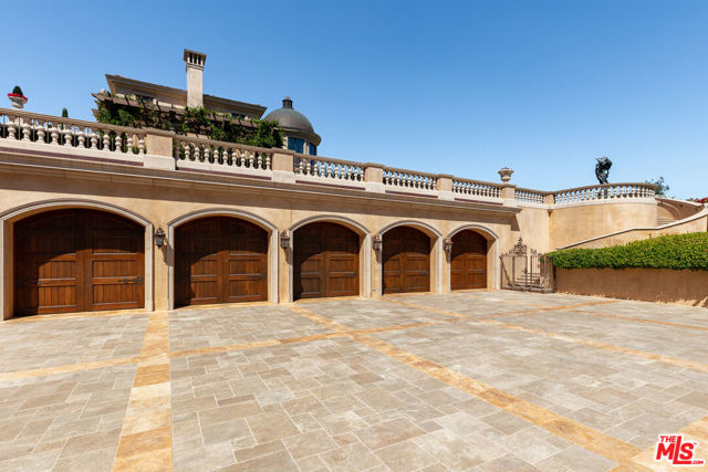 25305 Prado De La Felicidad, Calabasas CA: https://media.crmls.org/mediaz/2cfc0a38-3b9d-490d-b55d-a915ade6454b.jpg