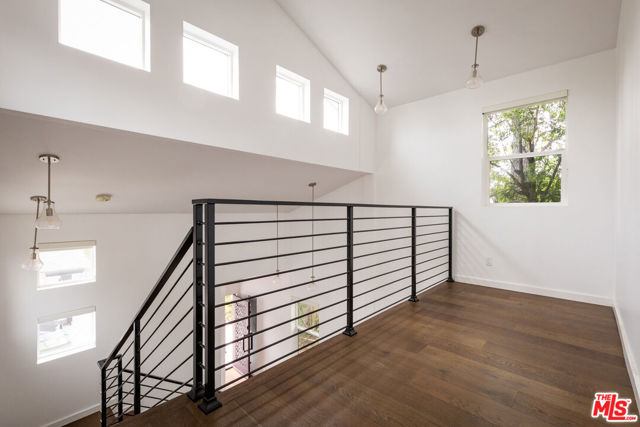 24042 Killion Street, Woodland Hills CA: https://media.crmls.org/mediaz/2cfc6301-f546-4365-8b74-beb0868d9393.jpg
