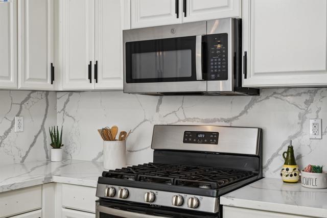 1026 Trellis Ln, Alameda CA: https://media.crmls.org/mediaz/2cfc6b38-eb2d-4e5d-b4ac-e61d57c8dfc2.jpg
