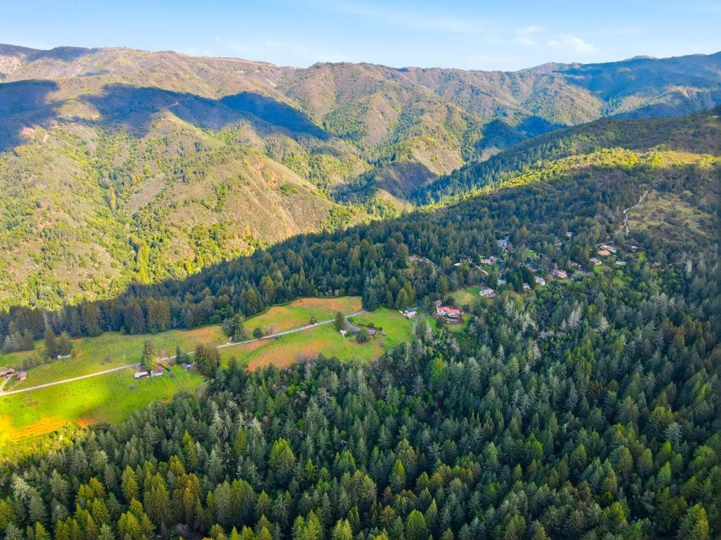 https://media.crmls.org/mediaz/2cfc9f00-65e6-4bbf-9686-c5023346b4a3.jpg?preset=X-Large