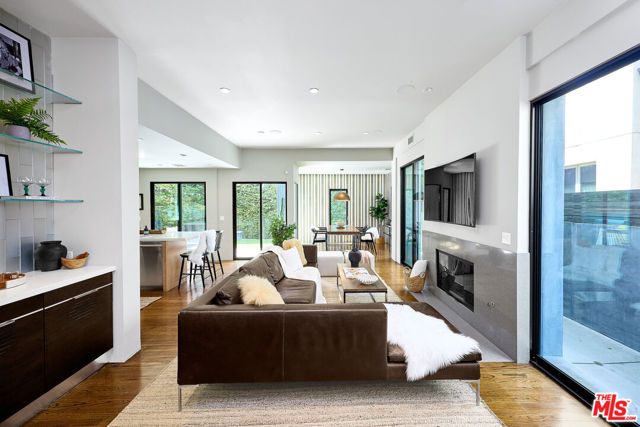 2329 Clement Avenue, Venice CA: https://media.crmls.org/mediaz/2cfca694-771e-4c8f-a36c-cb29b73e914b.jpg