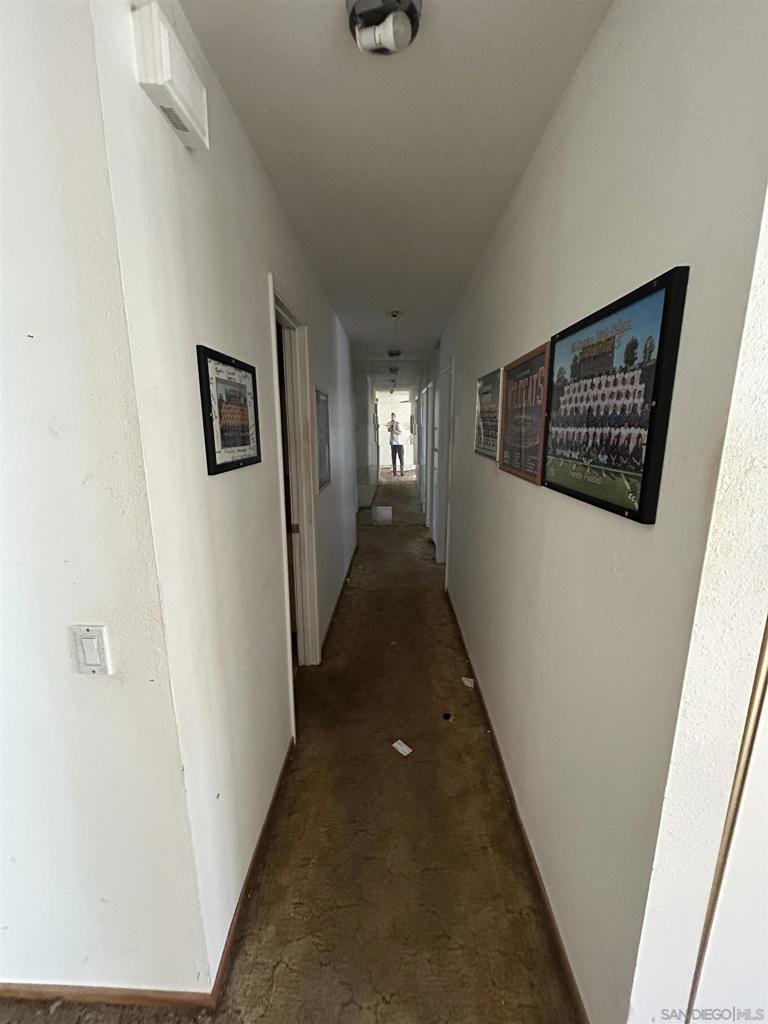 https://media.crmls.org/mediaz/2cfcc8eb-bab1-4ac4-89bd-c71449be6e1e.jpg?preset=X-Large
