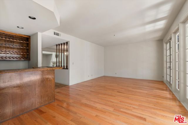 4560 Densmore Avenue, Encino CA: https://media.crmls.org/mediaz/2cfd84da-30a9-42f9-99d1-84d80b325f64.jpg