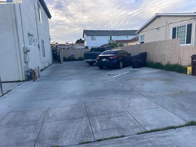 1317 Chanslor Ave, Richmond CA: https://media.crmls.org/mediaz/2cfdcbc7-9989-40fa-ba3b-2899153604b5.jpg