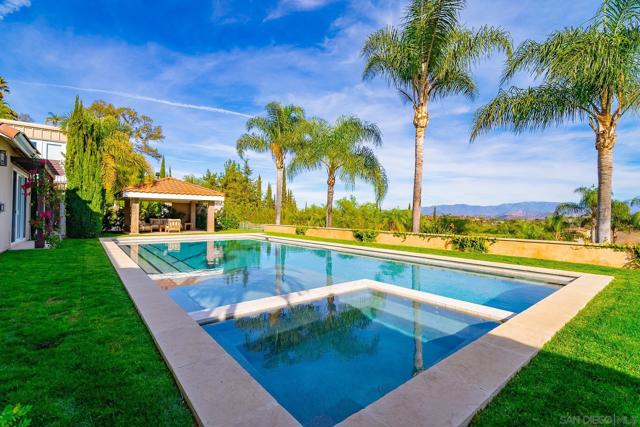 4703 Briana Ct, Fallbrook CA: https://media.crmls.org/mediaz/2cfe416d-300b-4681-ad70-41933b7ac1a4.jpg