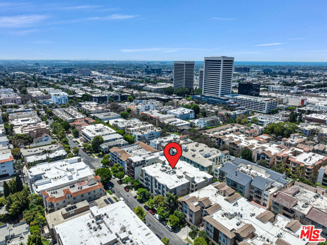 1521 Greenfield Avenue, Los Angeles CA: https://media.crmls.org/mediaz/2cfec961-eb87-4c89-87c8-5c8b10434bcf.jpg