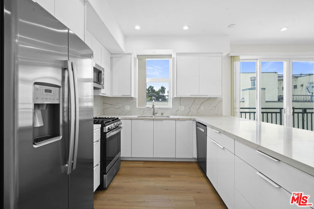 11042 La Maida Street, North Hollywood CA: https://media.crmls.org/mediaz/2cfec9a9-6f6d-4a4d-b1f9-b143e0ffaa20.jpg