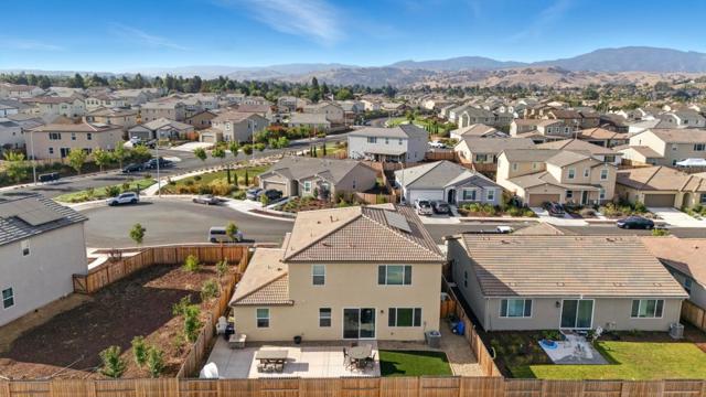 1900 Lotus Court, Hollister CA: https://media.crmls.org/mediaz/2cff8f46-cc36-4165-a0bc-bf606cc3996d.jpg