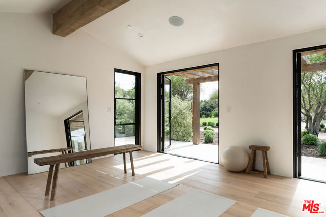 4200 Marina Drive, Santa Barbara CA: https://media.crmls.org/mediaz/2cffa91f-3583-415d-8a74-601d9d0773f9.jpg