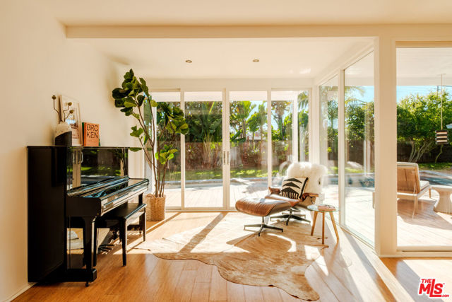 3625 Berryman Avenue, Los Angeles CA: https://media.crmls.org/mediaz/2cffb3b5-3569-4fc1-9ea8-a0d7769e625e.jpg