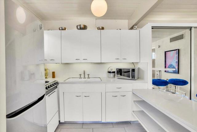 1111 E Palm Canyon Drive, Palm Springs CA: https://media.crmls.org/mediaz/2cffc08d-cae7-4618-ba66-406b5eb1d817.jpg
