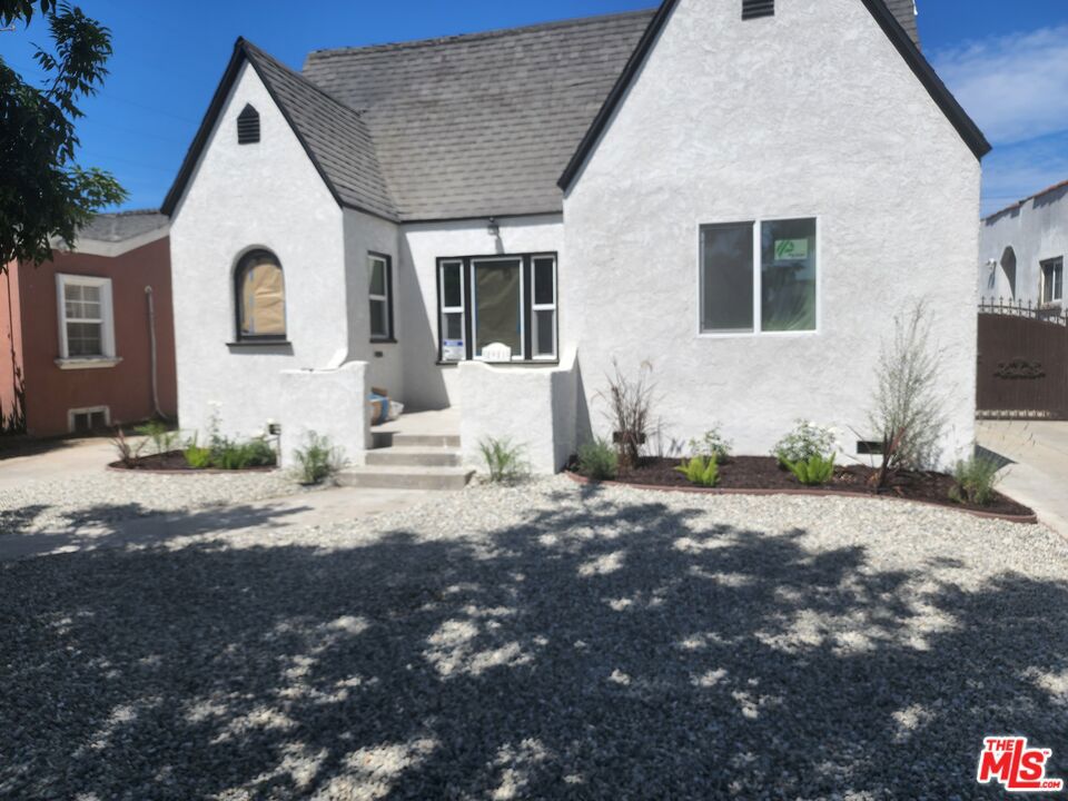 8981 California Avenue, South Gate, CA 90280