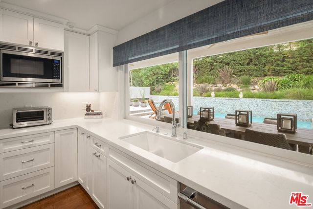 Drew Fenton | 837 N Bundy Drive Los Angeles CA | MLS: 7501781 Drew Fenton | 837 N Bundy Drive Los Angeles CA | MLS: 7501781