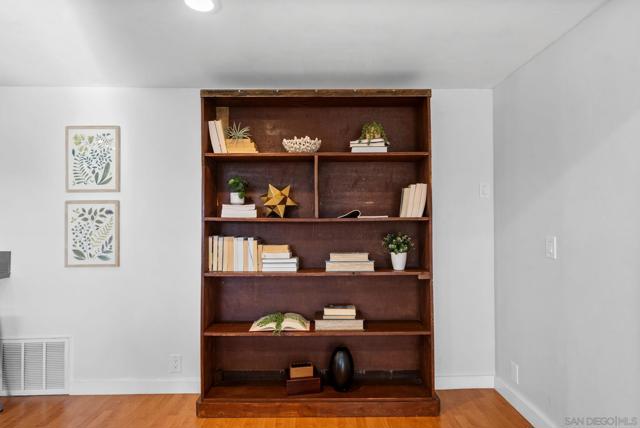 4810 Baylor Dr, San Diego CA: https://media.crmls.org/mediaz/2d0137ac-0e4b-415c-a4c8-39233e82bb92.jpg