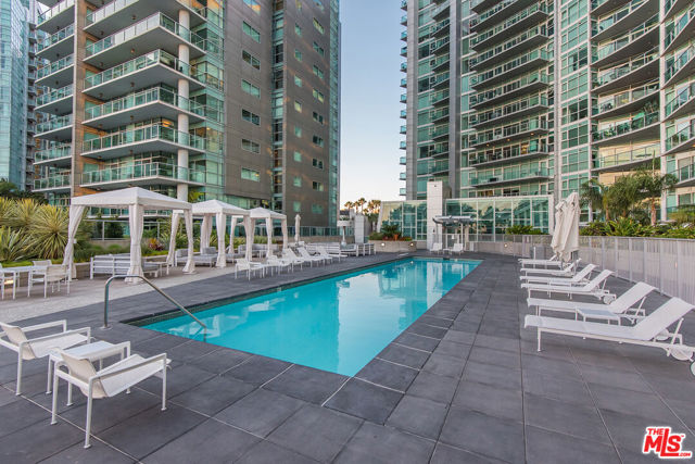 13600 Marina Pointe Drive, Marina del Rey CA: https://media.crmls.org/mediaz/2d017154-cbc8-4d91-b4f5-4fc1264686d1.jpg