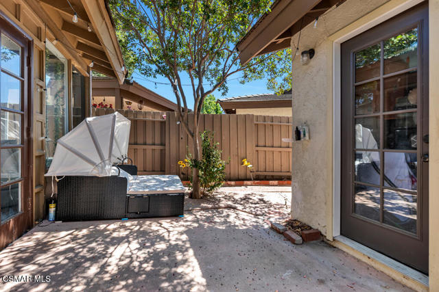 1118 Bright Glen Circle, Westlake Village CA: https://media.crmls.org/mediaz/2d01740b-732b-4d66-83da-f0353d1e01c8.jpg