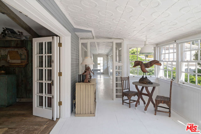 2020 Coldwater Canyon Drive, Beverly Hills CA: https://media.crmls.org/mediaz/2d017afd-57e4-4bde-998d-8ccbc4276f0d.jpg