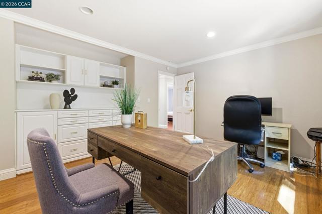 Image 25 of 50 For 725 Castle Rock Rd