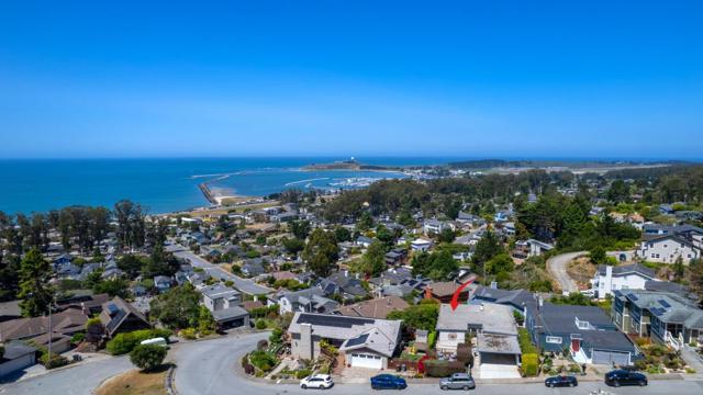 215 El Granada Boulevard, Half Moon Bay CA: https://media.crmls.org/mediaz/2d01bc94-f33a-4732-ae06-acc5a6bfcf26.jpg