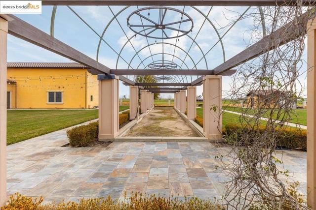 3600 Byer Rd, Byron CA: https://media.crmls.org/mediaz/2d01cc22-1de8-4534-8c22-c0385893892a.jpg