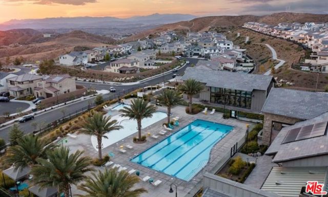 18215 Astro Court, Santa Clarita CA: https://media.crmls.org/mediaz/2d02a702-a159-40a9-82df-2d877cf1e48e.jpg