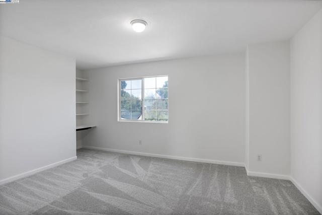 Image 32 of 58 For 552 Stonehaven Ct